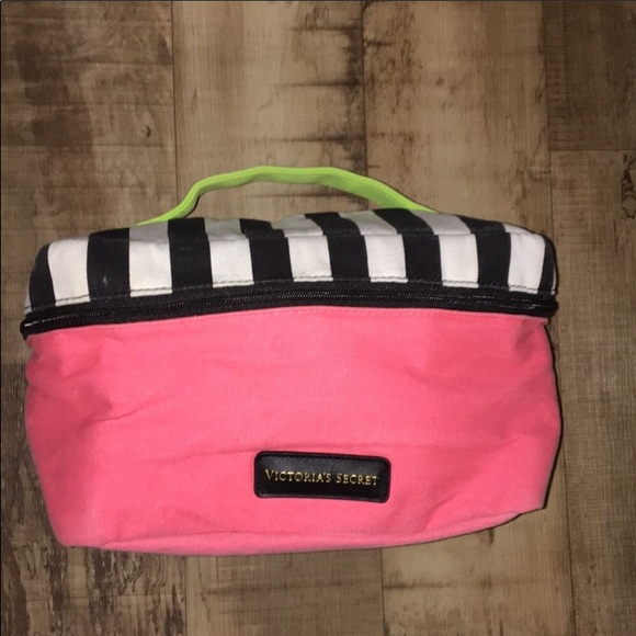 Victoria's Secret Handbags - VICTORIA SECRET MAKEUP / TRAVEL BAG